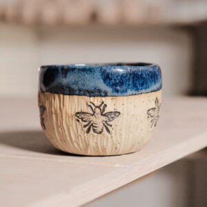 Pszczoła niebieska oszroniona czarka